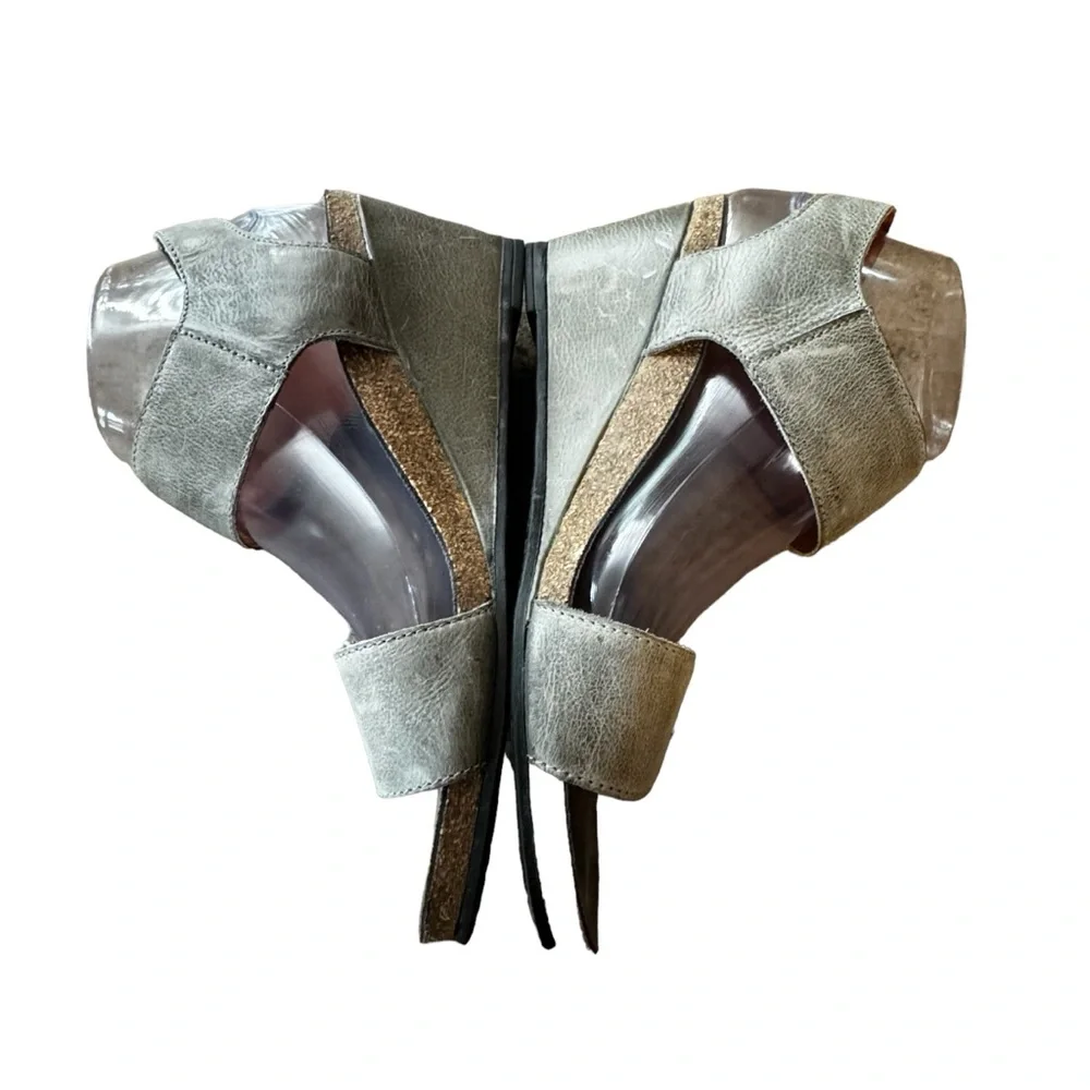 *Taos Footwear 39 (US 8.5) Gray Carousel 2 Wedges Adjustable Hook/Loop Closures